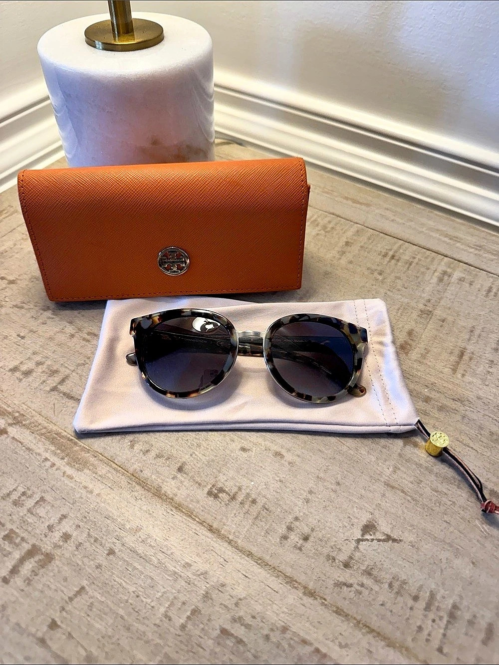 Tory Burch- Round Sunglasses Brown & Black